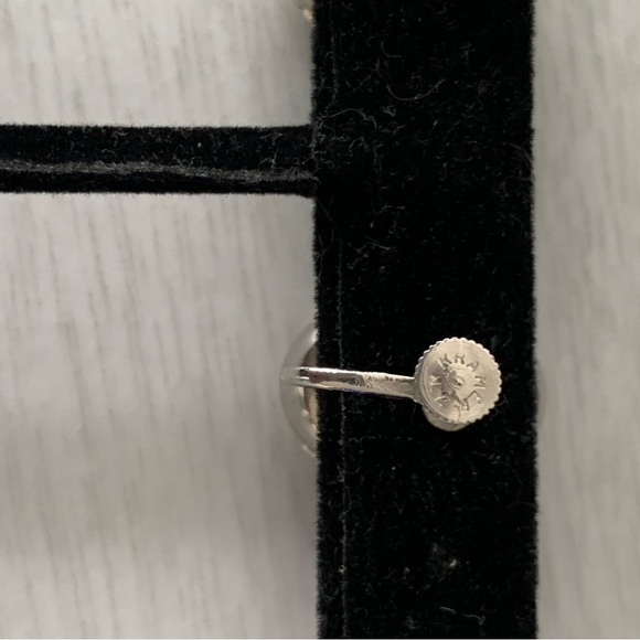 Vintage Kramer N.Y. Oval Screw Back Earrings - Picture 3 of 3